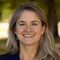 headshot of Holly Gibbs